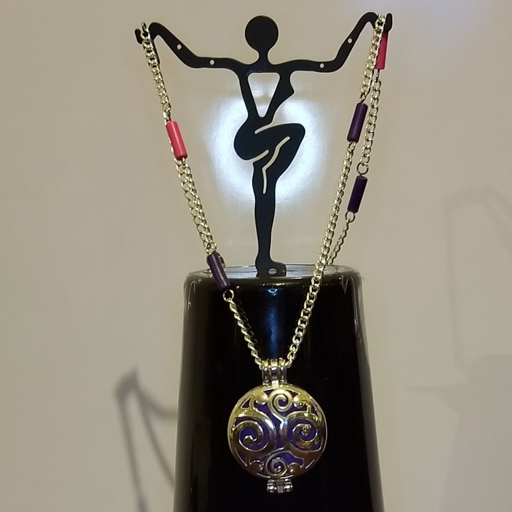 Silver Decorared Aromatherapy Locket Necklace - image 3